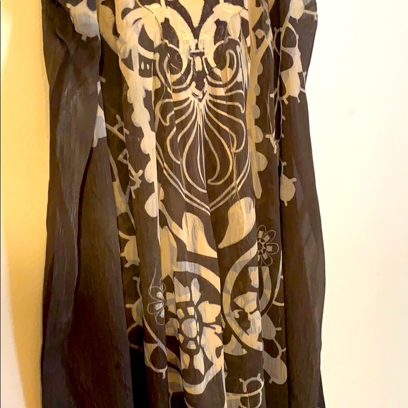Beautiful & Flowing Sleeveless Tunic! - Picture 7 of 7